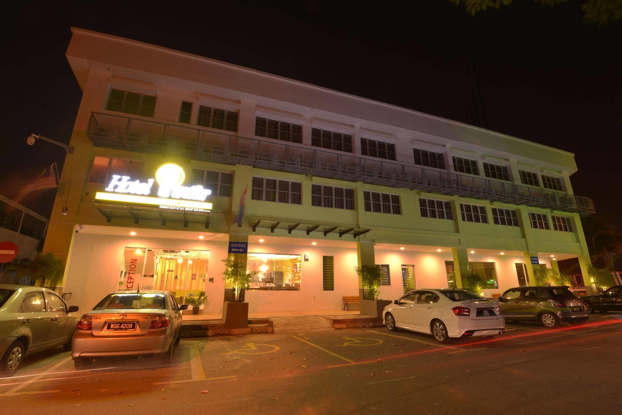 Hotel Pintar Parit Raja Kültér fotó