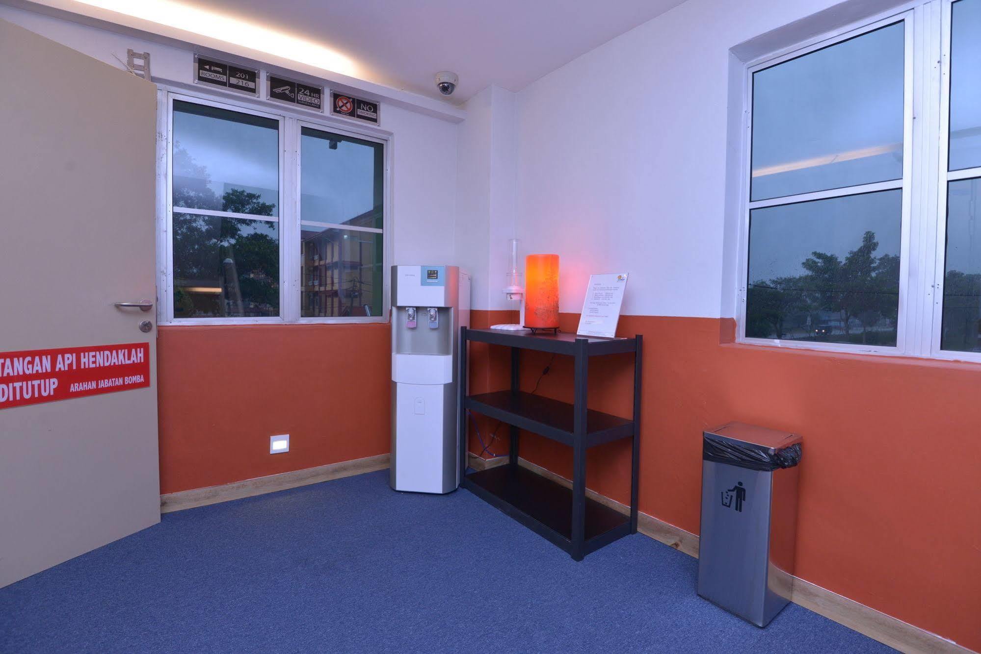 Hotel Pintar Parit Raja Kültér fotó